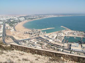 agadir... si la milleur ville dans le maroc et soyez les bien venus à tous mes amis qui habit à les ville oropien